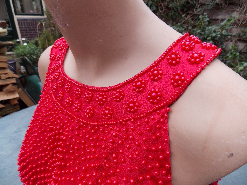 Rode kralen Top maat 42 topstaat/gevoerd, Kleding | Dames, Maat 42/44 (L), Ophalen of Verzenden, Zo goed als nieuw, Zonder mouw