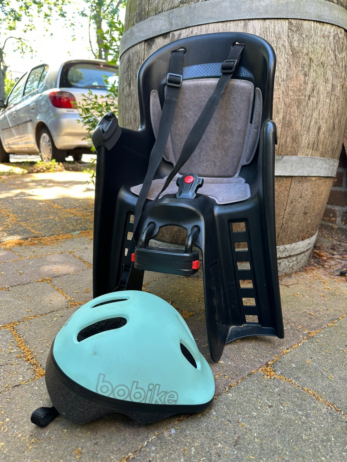 Fietsstoeltje voor met Bobike helm, Fietsen en Brommers, Fietsaccessoires | Fietsstoeltjes, Ophalen, Zo goed als nieuw, Voetsteuntjes