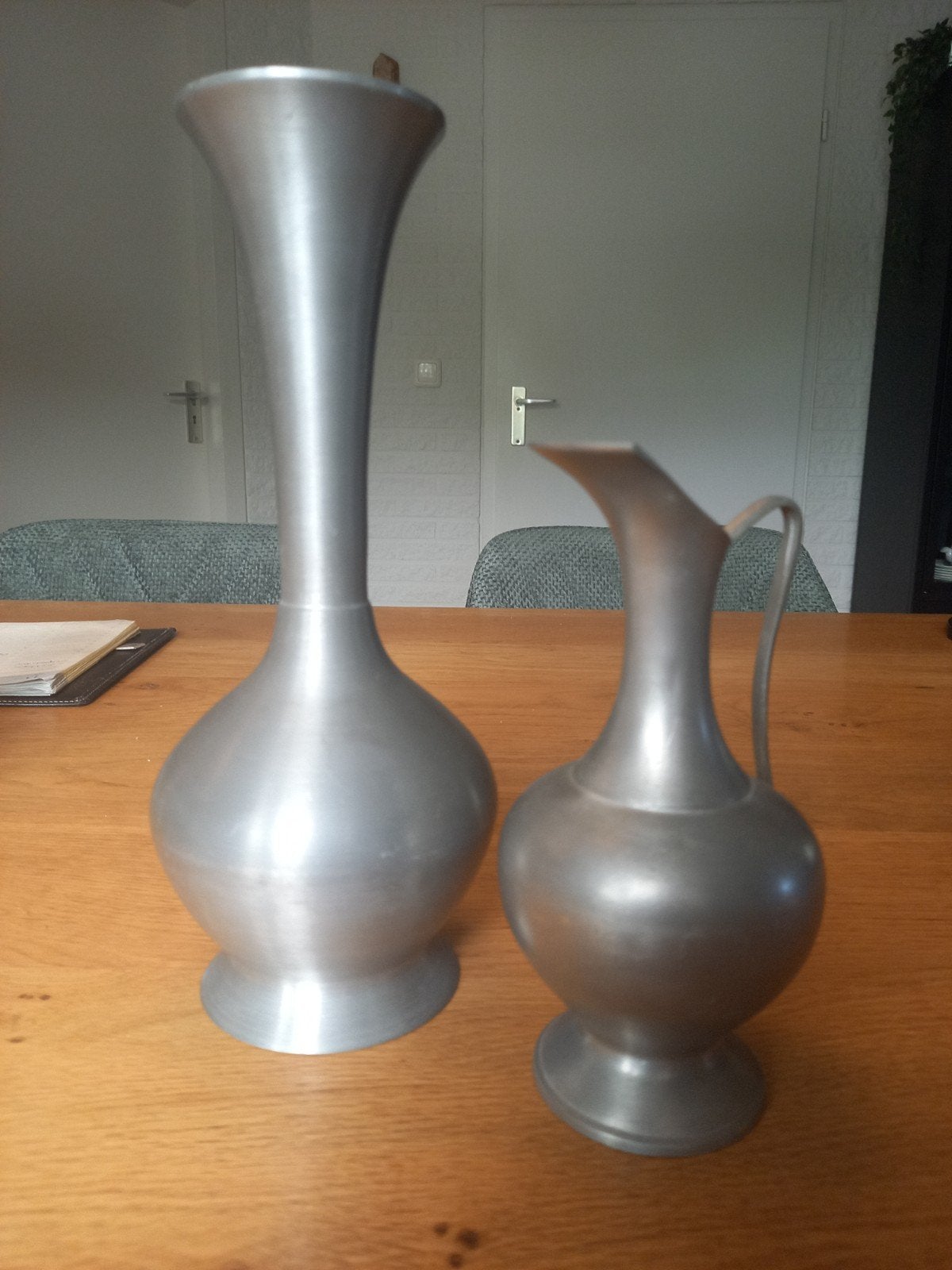 Twee tinnen vazen met tingieterijmerk F, De Burcht Zeist, Ophalen of Verzenden