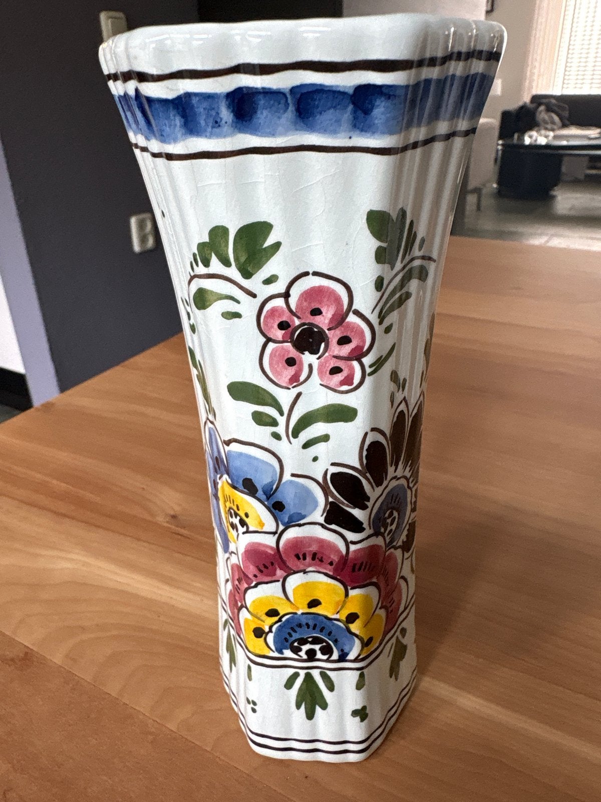 Vintage Delfts aardewerk vaas, handgeschilderd, Antiek en Kunst, Antiek | Vazen, Verzenden