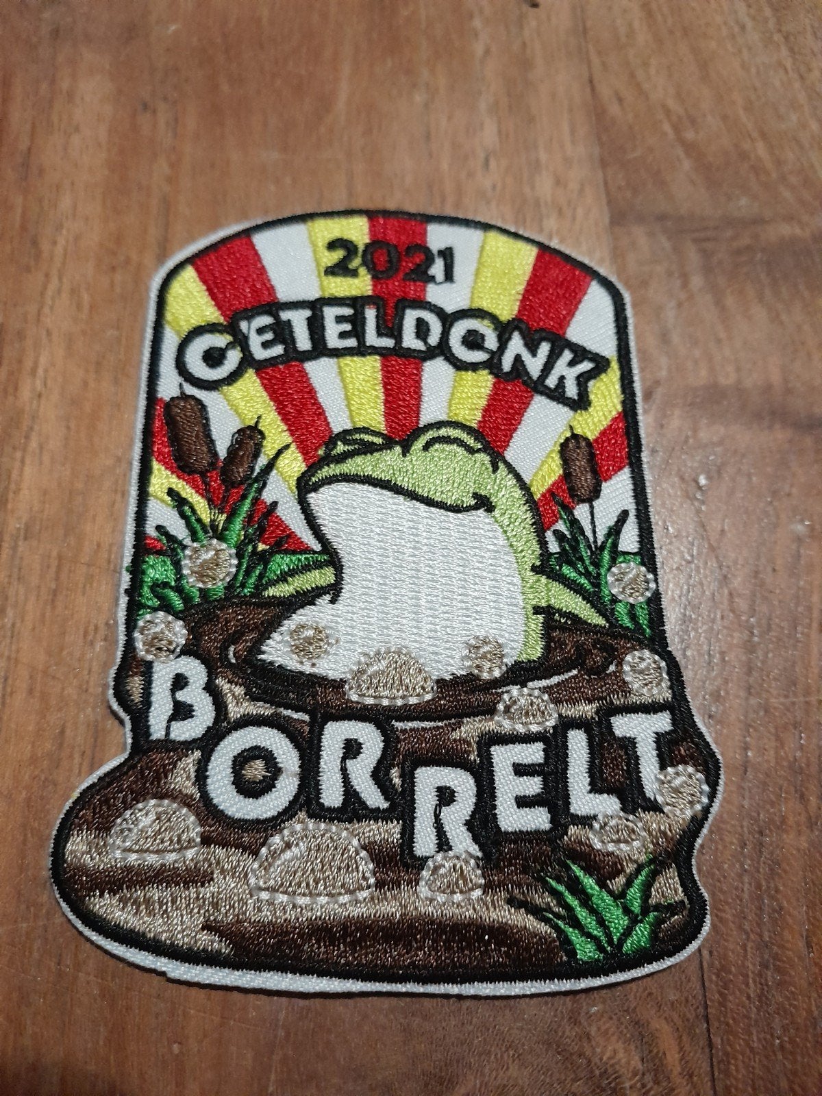 Geborduurd embleem '2021 Ceteldonk Borrelt' kikker, Ophalen of Verzenden, Zo goed als nieuw, Sticker