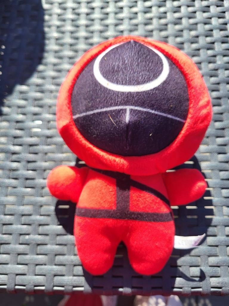 Squid Game Knuffeltje - Rood (ca. 15 cm), Kinderen en Baby's, Speelgoed | Knuffels en Pluche, Overige merken, Overige karakters