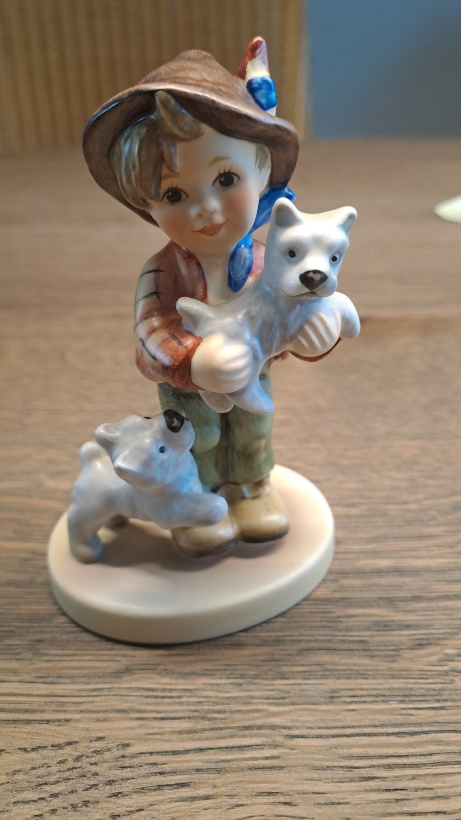 Goebel Hummel beeldje - Jongen met honden (Limited Edition), Ophalen, Zo goed als nieuw, Hummel