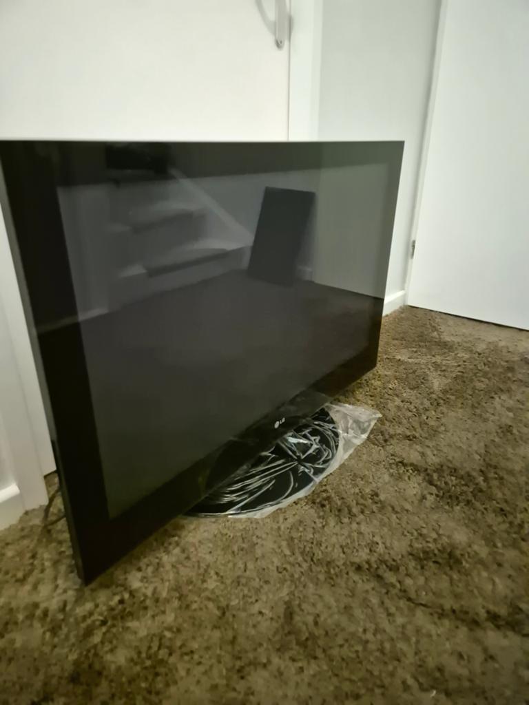 Tv LG 42 INCH, 50 Hz, Ophalen of Verzenden, Zo goed als nieuw, 100 cm of meer