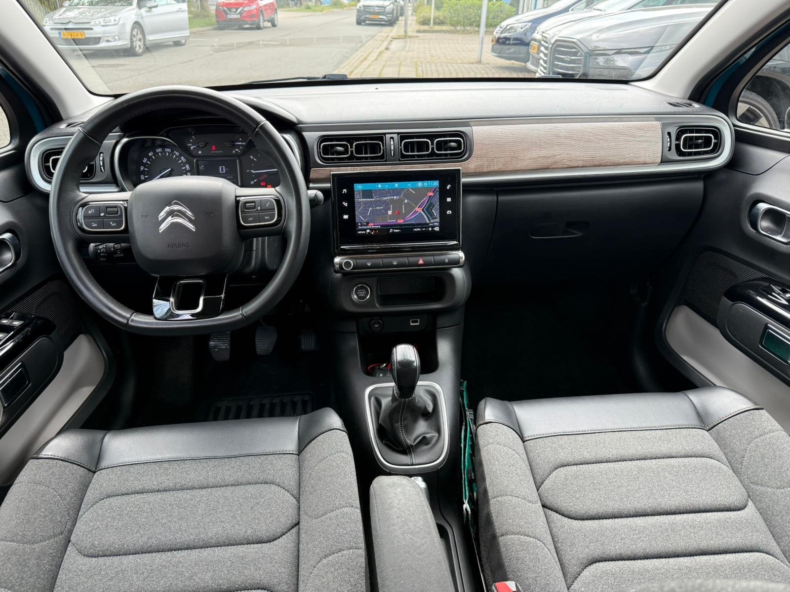 Citroen C3 1.2 PureTech Shine,Navi, Camera, Airco Dealer aut, Voorwielaandrijving, 83 pk, 450 kg, Gebruikt