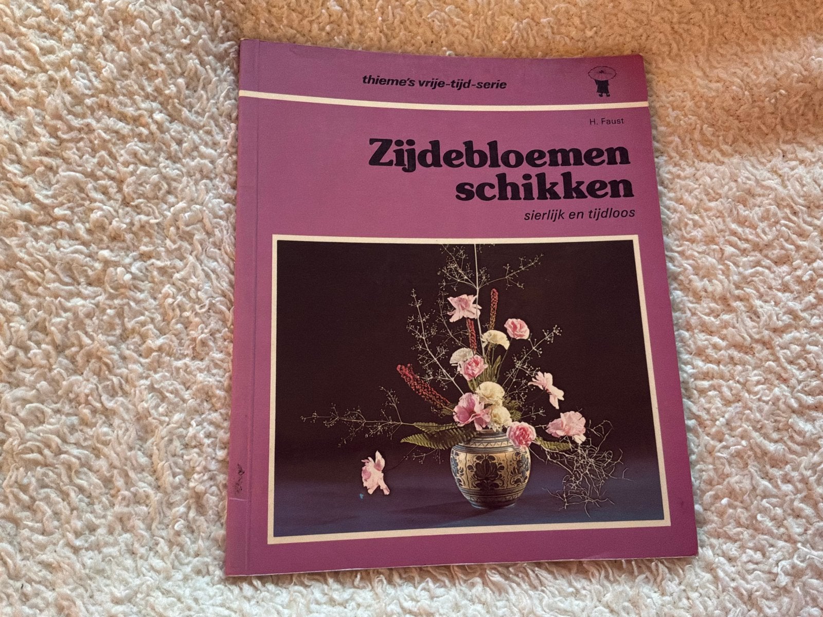 Zijdebloemen schikken: sierlijk en tijdloos, Ophalen, Gelezen, Overige onderwerpen
