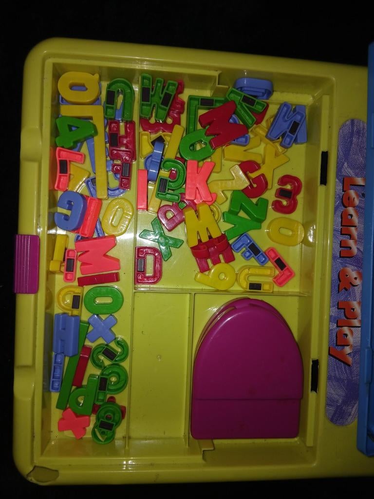 Magnetisch letterbord met letters - Leer & Speel, Kleding | Heren, Riemen en Ceinturen, Overige kleuren, Onbekend, Minder dan 95 cm