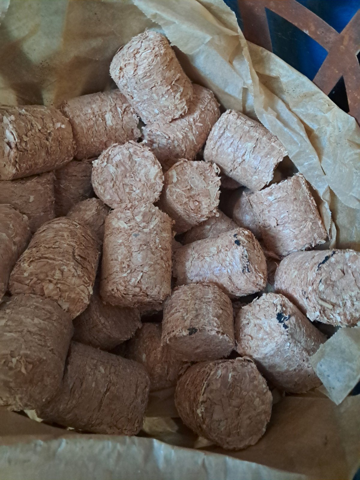 Geperste houtvezel knollen - Stookhout houtkachel haard, Minder dan 3 m³, Ophalen, Overige houtsoorten, Blokken