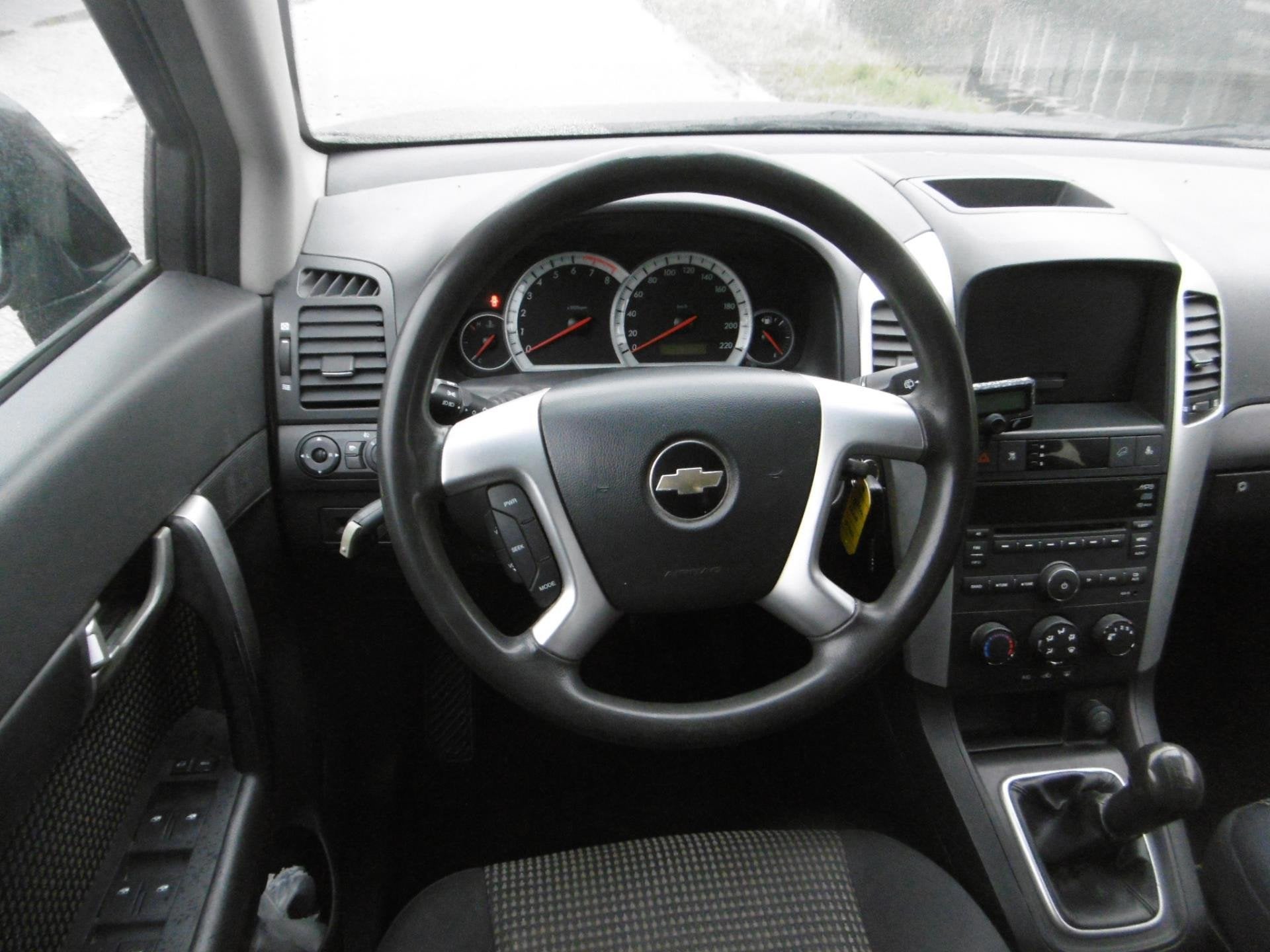 Chevrolet Captiva 2.4i Style 2WD 7-Persoons EXPORT ONLY TRAI, Gebruikt, 4 cilinders, 7 stoelen, Zwart