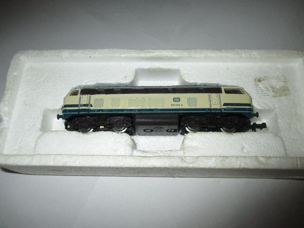 ROCO BR V 215 diesel locomotief 2150 B, Hobby en Vrije tijd, Modeltreinen | H0, Verzenden, Gelijkstroom, Locomotief, Roco