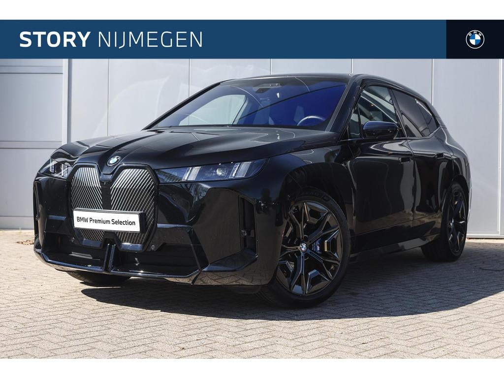 BMW iX xDrive60 M Sport / Panaromadak / Comfort Access / Sto, Met garantie (alle), Zwart, Leder, Vierwielaandrijving