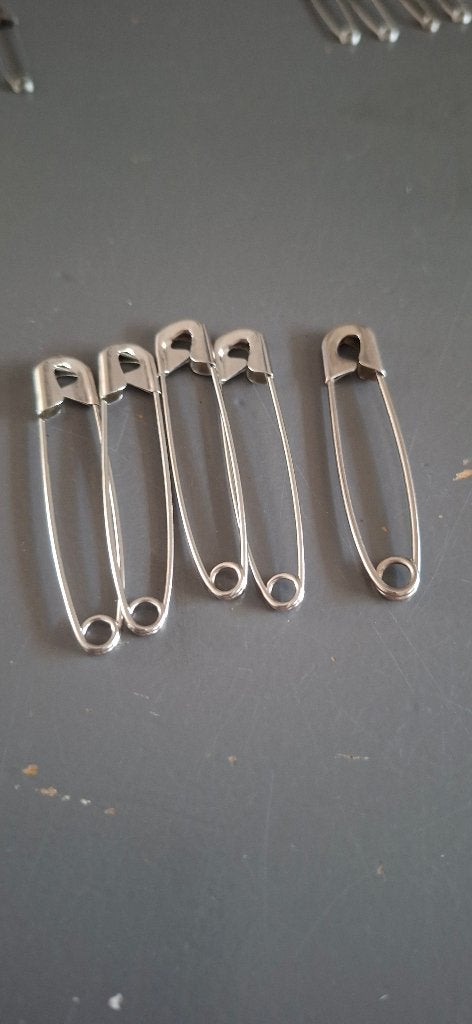 Spelden, Verzamelen, Speldjes, Pins en Buttons, Ophalen of Verzenden, Zo goed als nieuw, Overige onderwerpen, Speldje of Pin