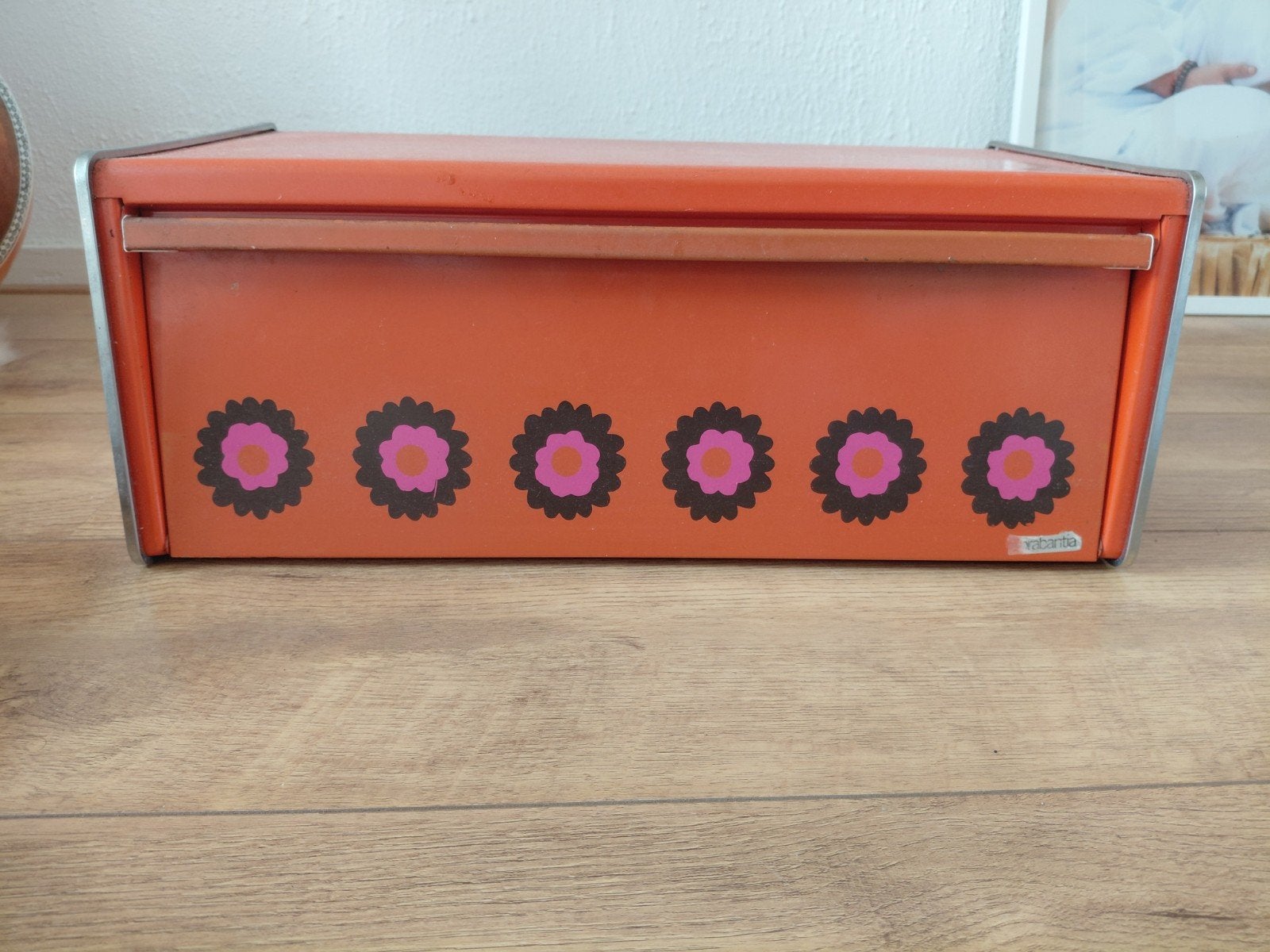 Vintage Brabantia broodtrommel oranje met bloemmotief, Antiek en Kunst, Ophalen of Verzenden