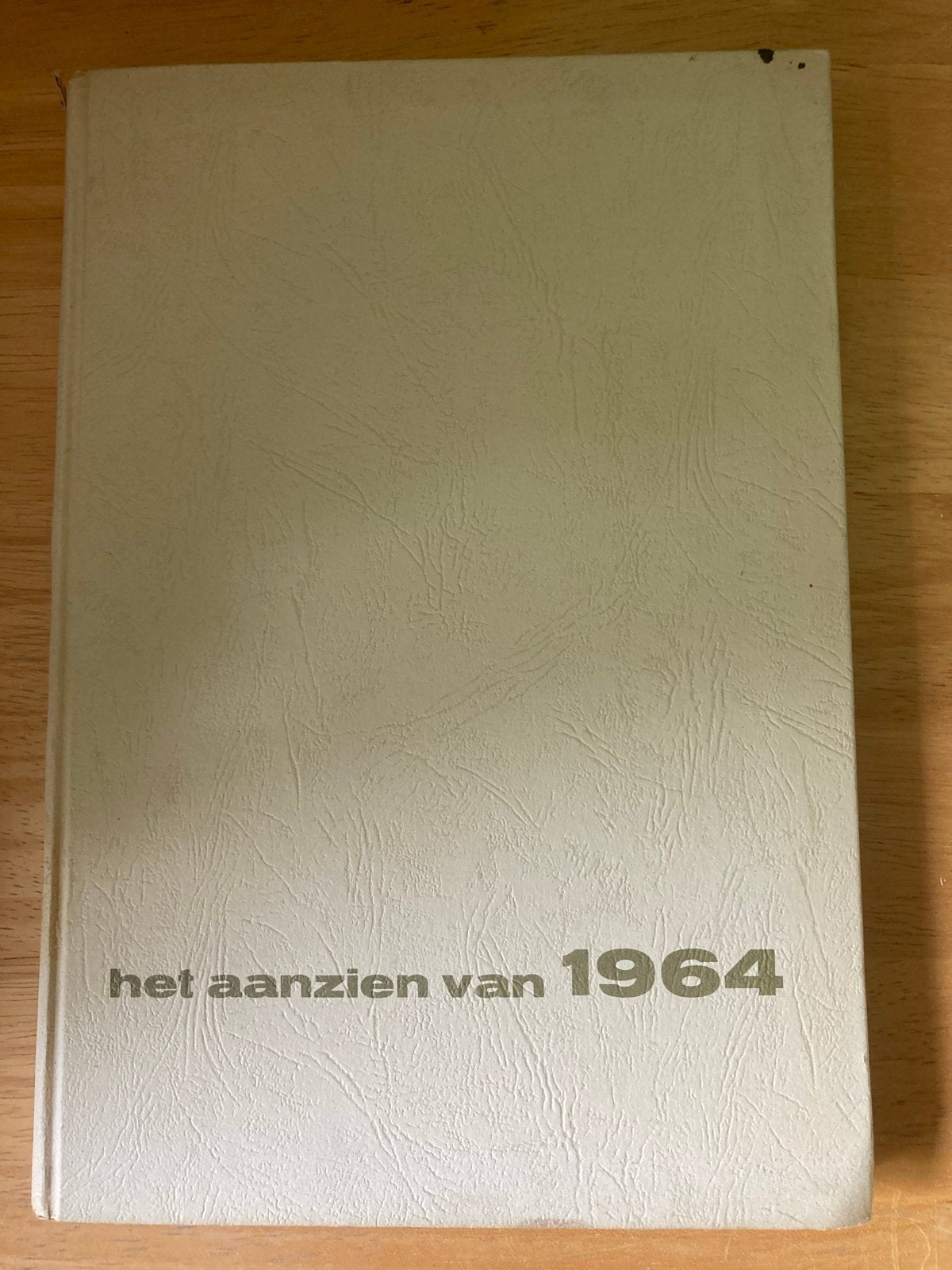 Het Aanzien van 1964 - Jaaroverzicht in beeld, Ophalen of Verzenden, Gelezen, Overige typen