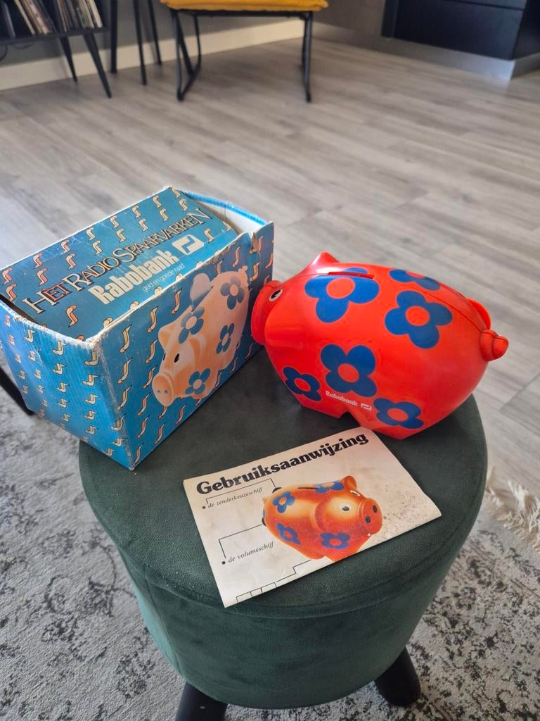 Vintage rabobank spaarvarken met radio jaren 70, Verzamelen, Spaarpotten, Dier, Ophalen of Verzenden