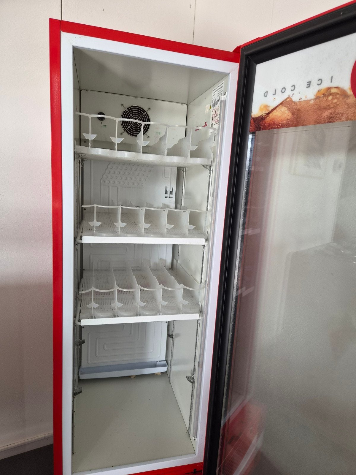 Coca-Cola Koelkast met LED-verlichting - Zeer Goede Staat, Witgoed en Apparatuur, Ophalen, Zonder vriesvak, 200 liter of meer