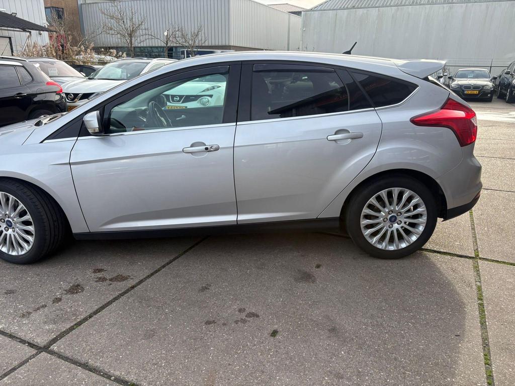 Ford Focus 1.6 EcoBoost Titanium, Gebruikt, 4 cilinders, 150 pk, Leder en Stof