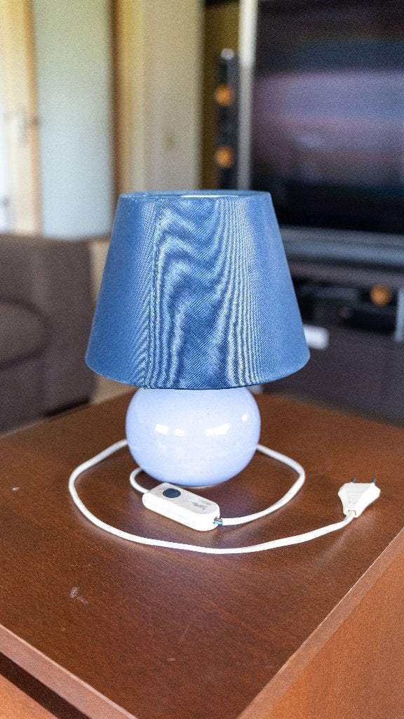 Blauw tafellampje / nachtlampje met stoffen kap, Huis en Inrichting, Lampen | Tafellampen, Met schakelaar, Gebruikt, 25 cm, Keramiek