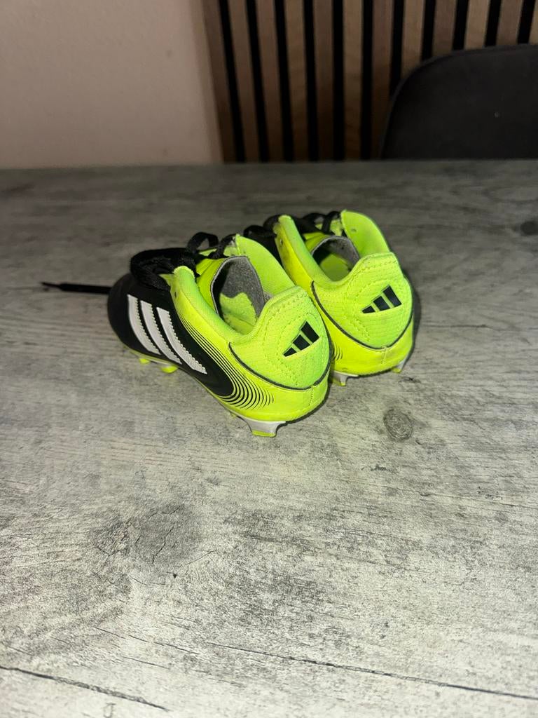 Voetbalschoenen adidas maat 29, Sport en Fitness, Voetbal, Ophalen of Verzenden, Gebruikt, Schoenen