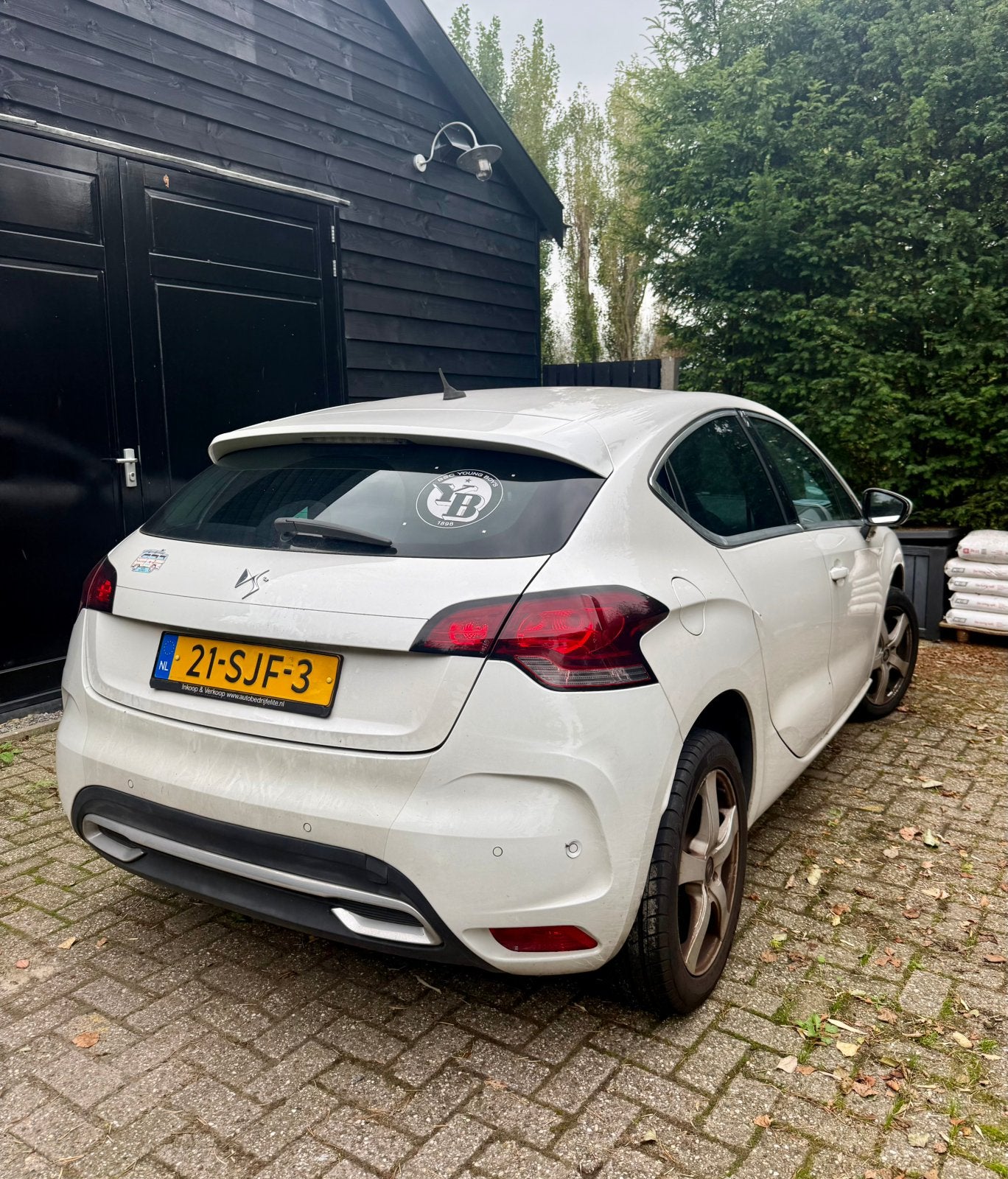Citroën DS4 1.6 THP 115KW AUT 2011 Wit, Auto's, 15 km/l, 1650 kg, Wit, Origineel Nederlands