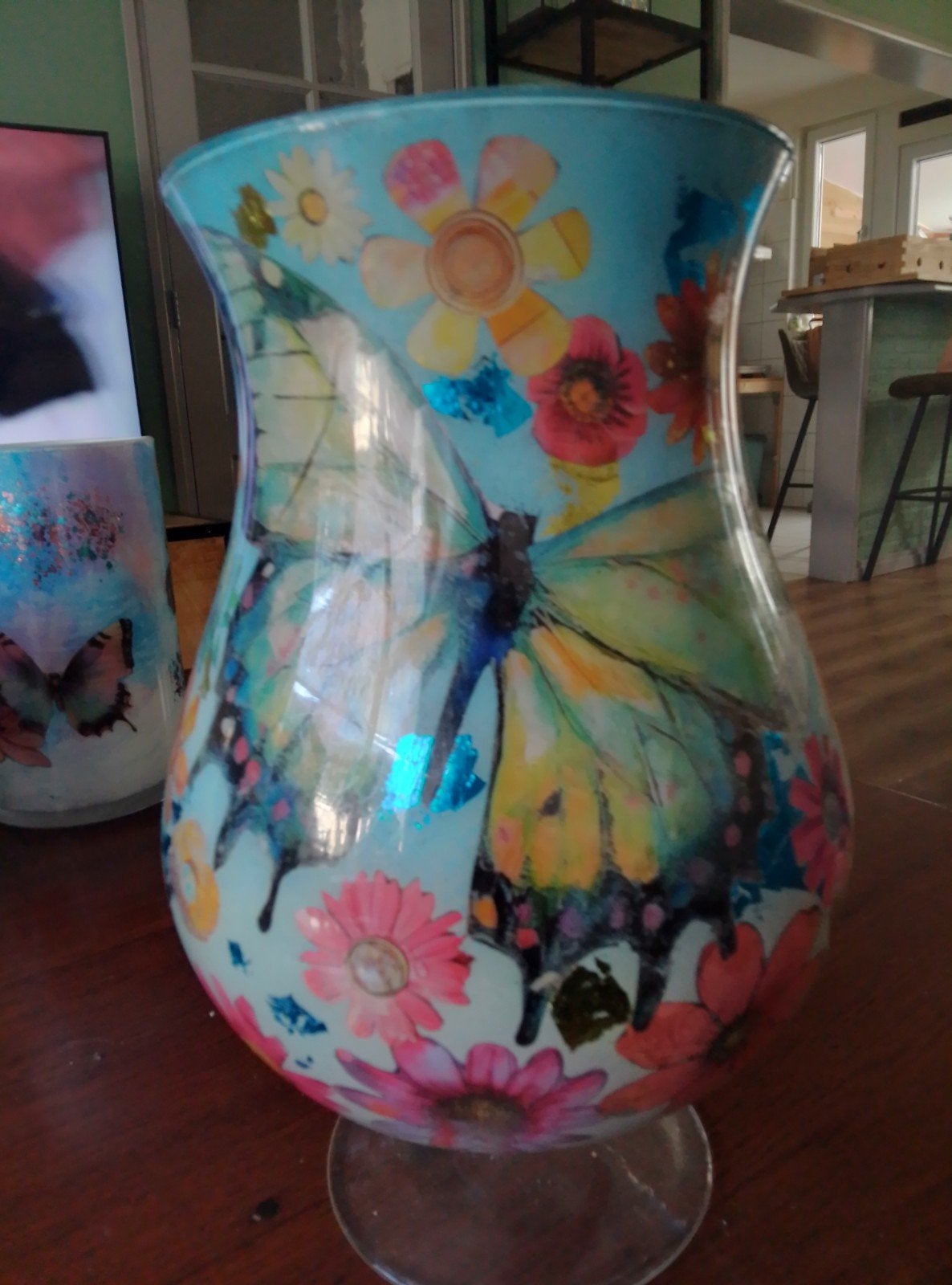 Decoupage Vaas met Vlinder en Bloemen, Ophalen