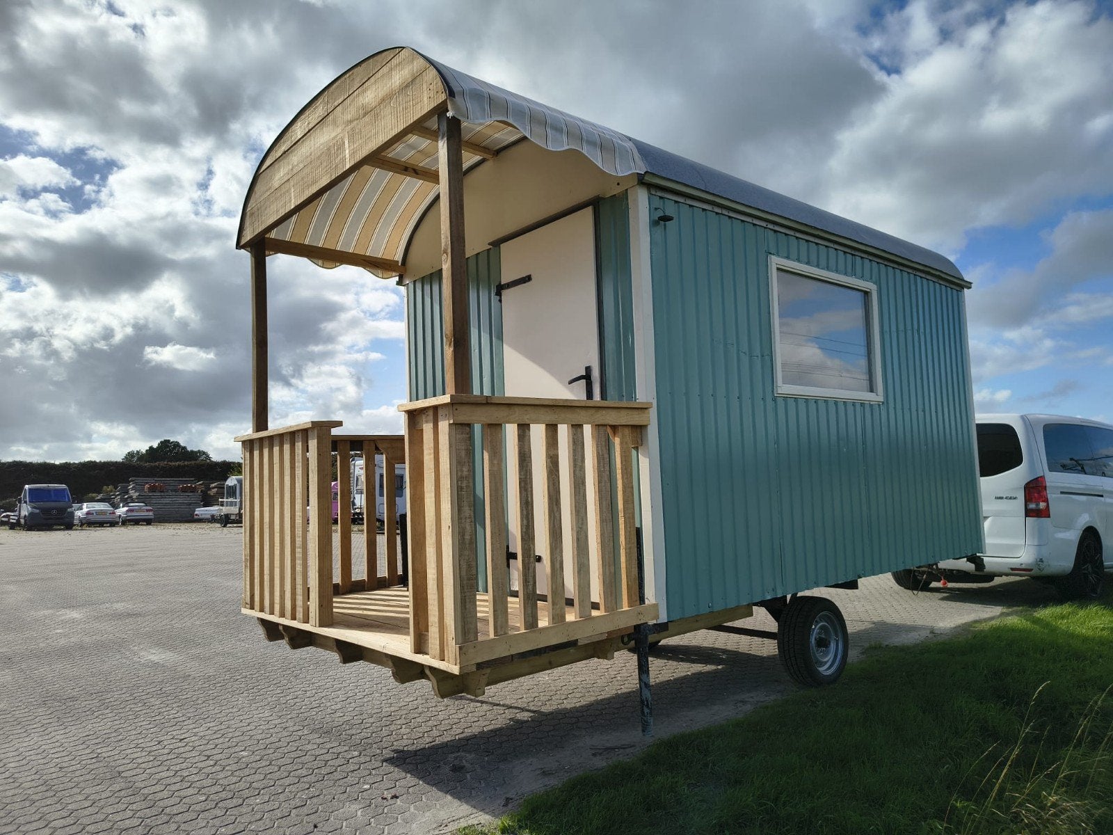 Unieke Pipowagen/Tiny House met veranda met heerlijk bed.