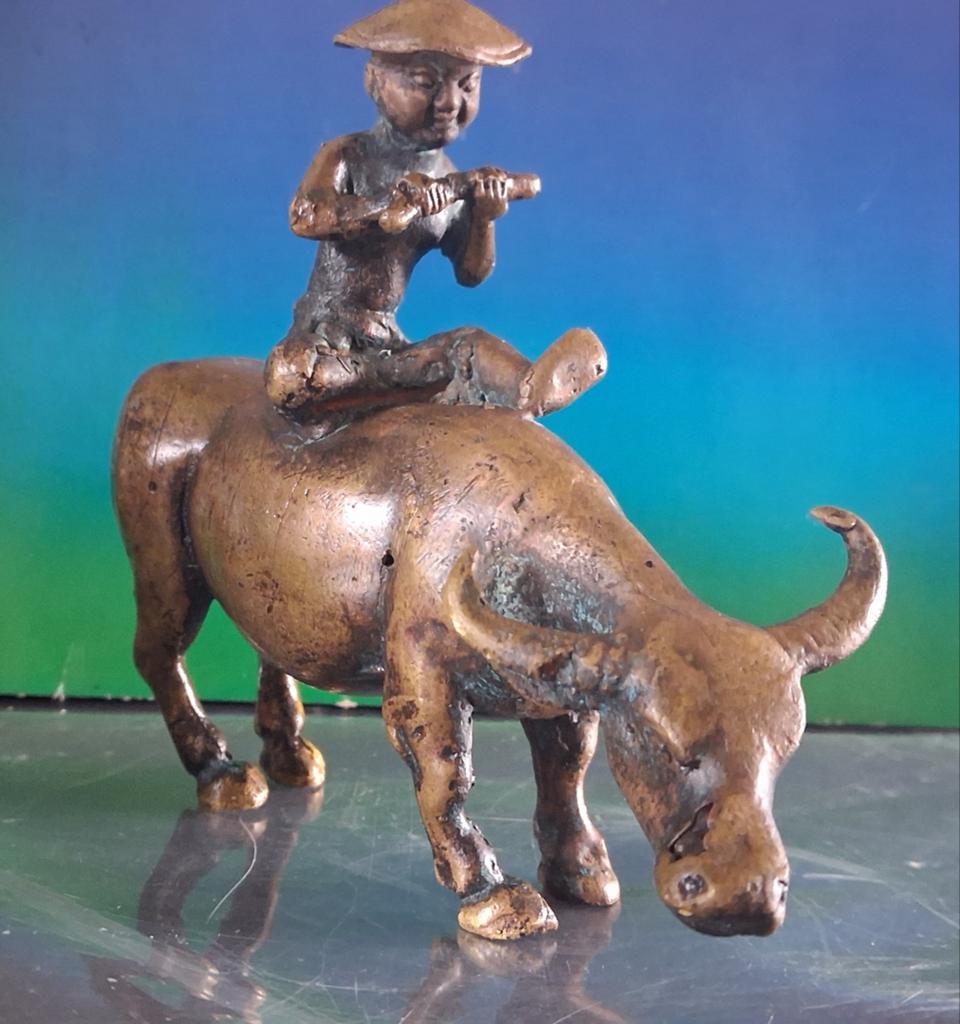 Waterbuffel met kornak. Brons. India.  Ca 1900. 12 cm., Ophalen