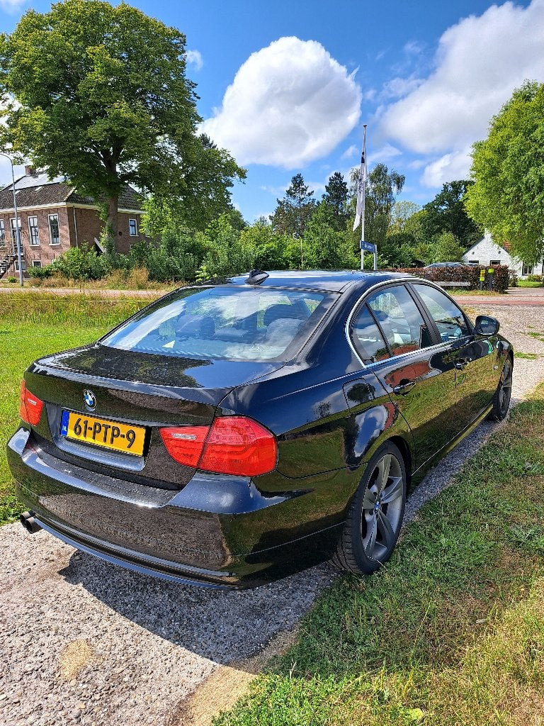 BMW 325i xDrive LCI (218 PK)|Handgeschakeld|Met 189.000 km!, Auto's, Euro 5, Zwart, Leder en Stof, Origineel Nederlands