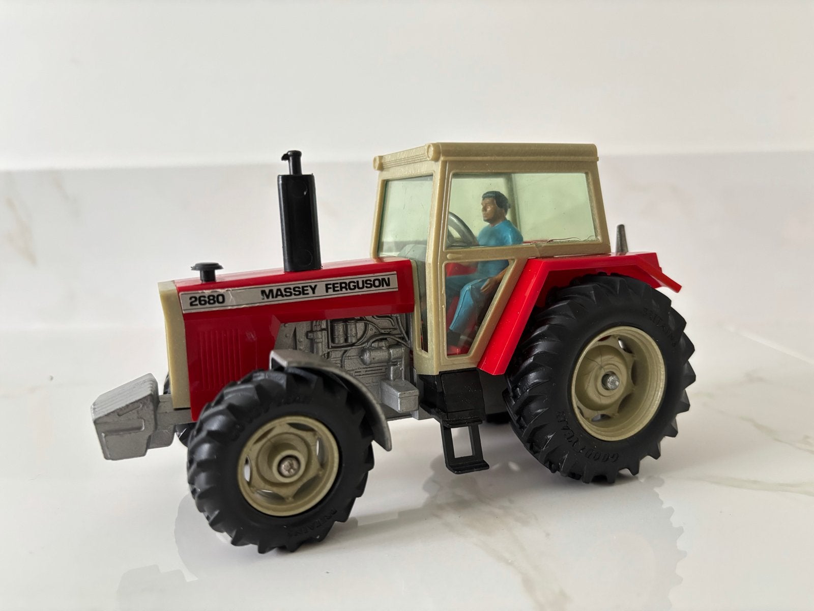 Britains Massey Ferguson 2680 modeltractor 1:32 (1984), Hobby en Vrije tijd, Modelauto's | 1:32, Ophalen of Verzenden, Gebruikt