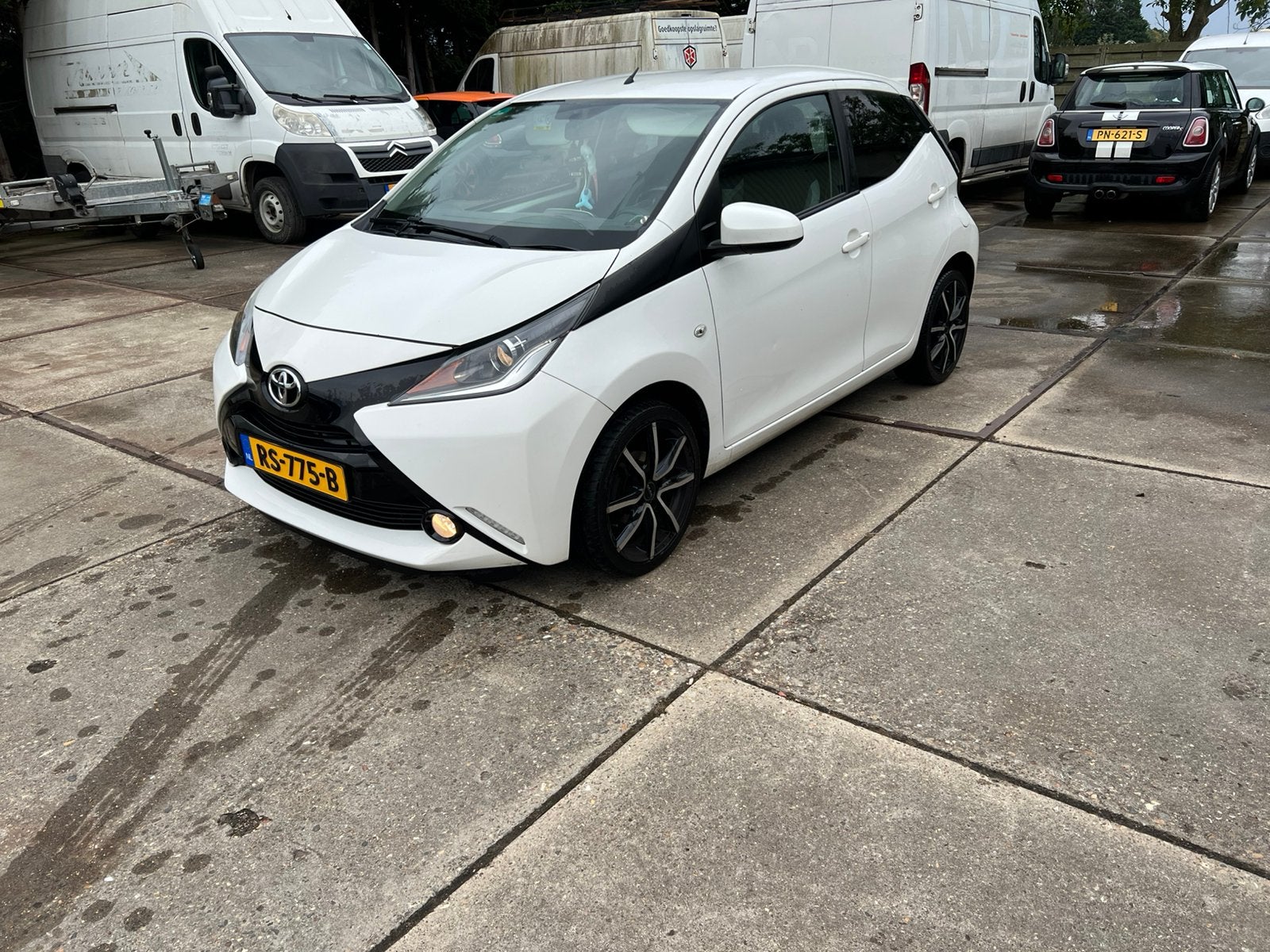 Toyota Aygo 1.0 Vvt-i 69pk 2018 Wit Airco 5 deurs, Voorwielaandrijving, 4 stoelen, Wit, Origineel Nederlands