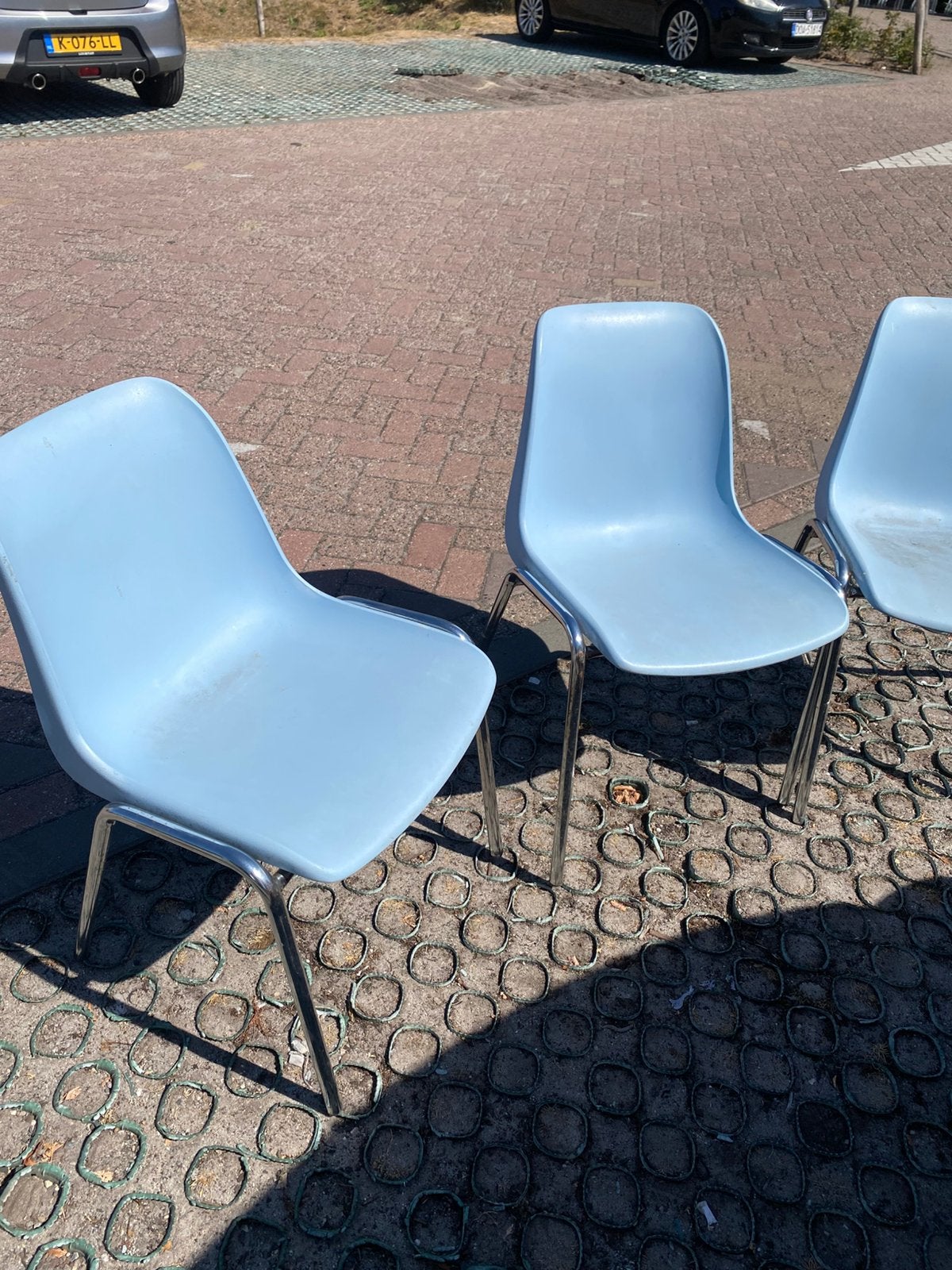 6 stuks blauwe stoelen - chromen poten - gratis afhalen, Ophalen, Zo goed als nieuw, Kunststof
