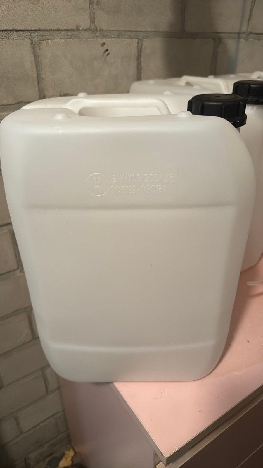 Witte jerrycan met schenktuit, 20 liter, Ophalen