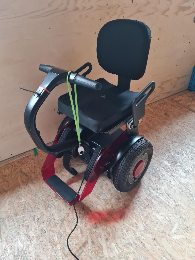 Gereviseerde balansrolstoel Nino, Diversen, Rolstoelen, Ophalen, Zo goed als nieuw, Elektrische rolstoel