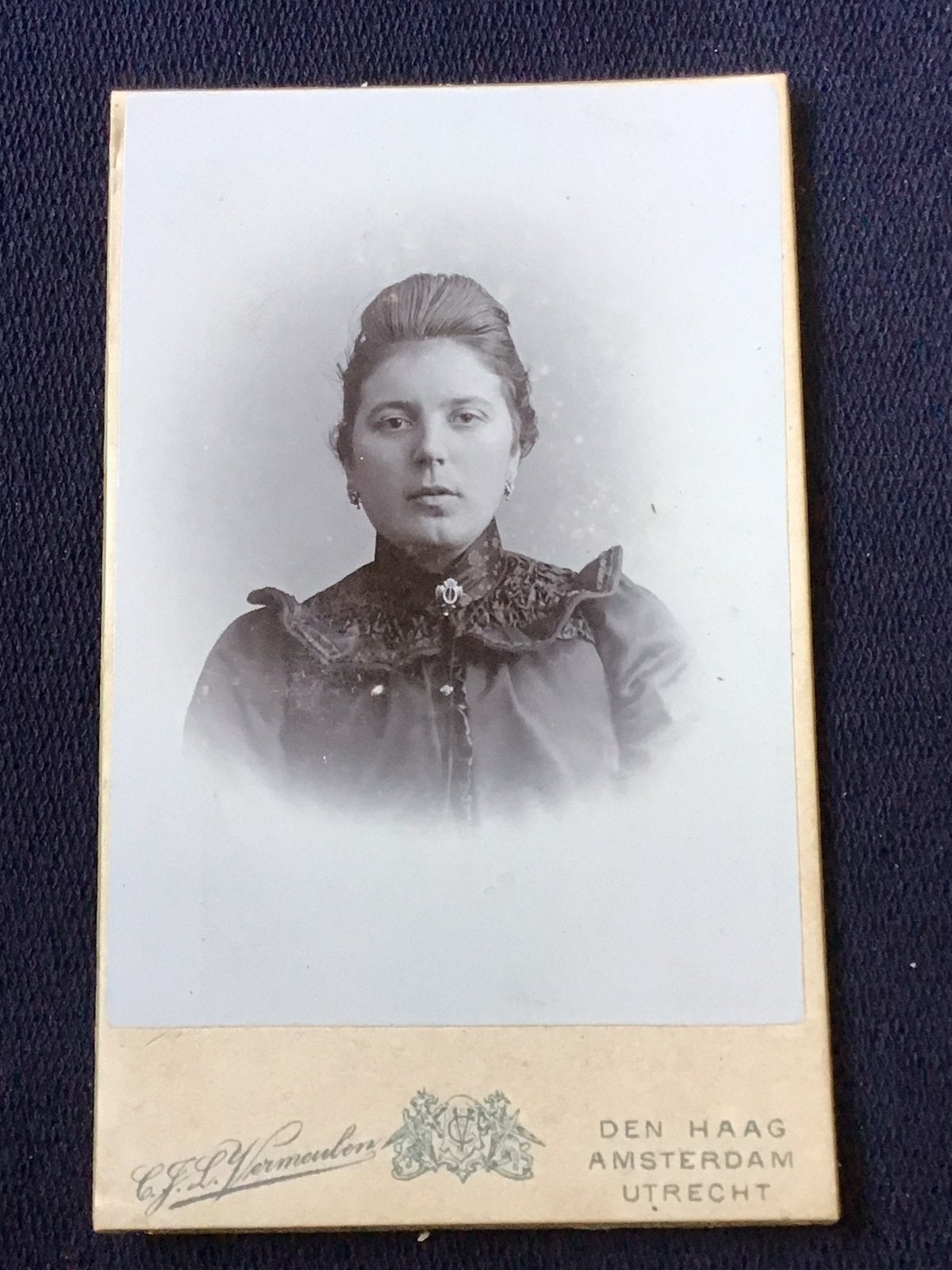 CDV, Vrouw, C.J.L. VERMEULEN, DEN HAAG, Carte de Visite 5, Ophalen of Verzenden, Voor 1940, Gebruikt, Foto