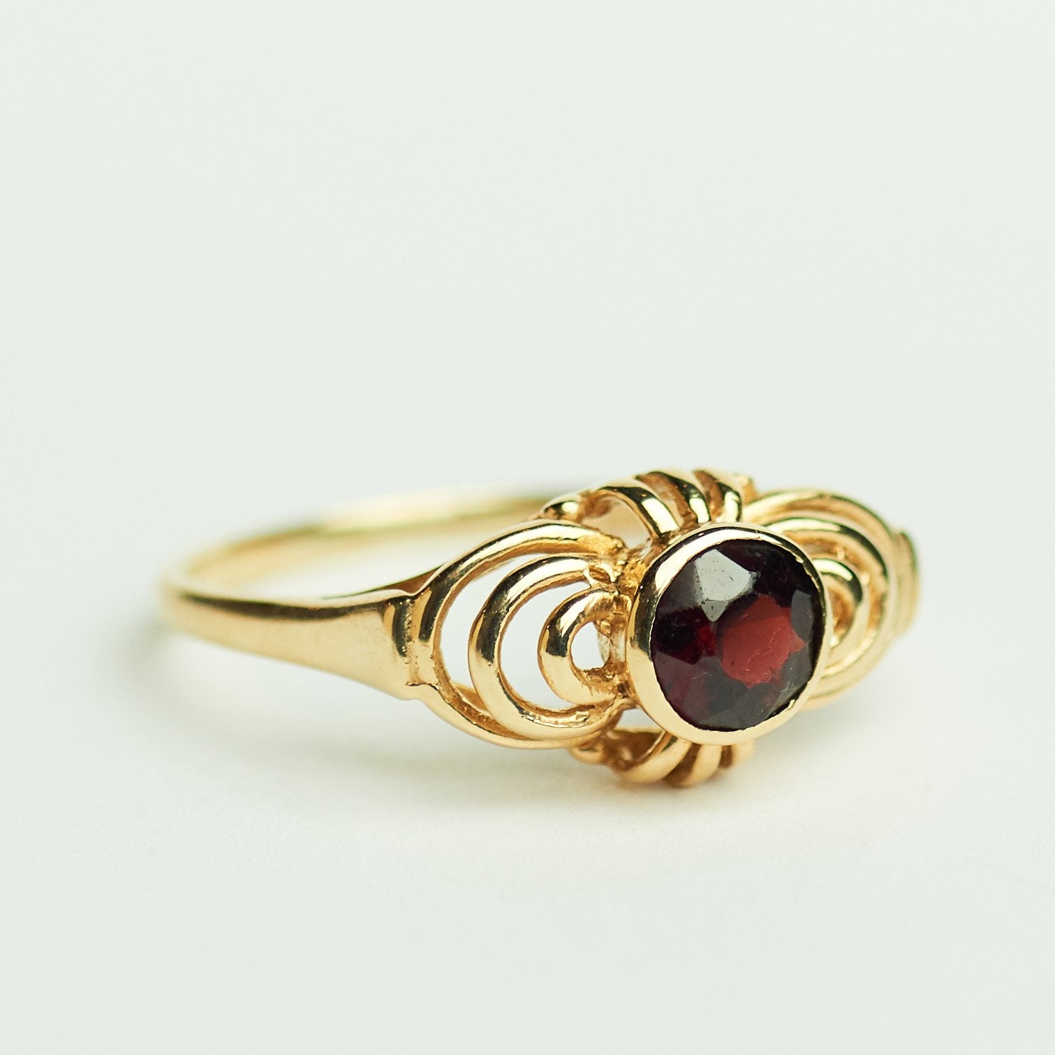 Vintage ring granaat, Sieraden, Tassen en Uiterlijk, Ophalen of Verzenden, Zo goed als nieuw, 17 tot 18, Met edelsteen