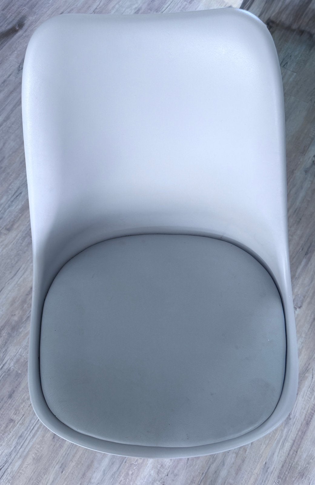 Set van 4 Scandinavische Eetkamerstoelen Dakota – Lichtgrijs, Ophalen, Kunststof, Zo goed als nieuw, Vier