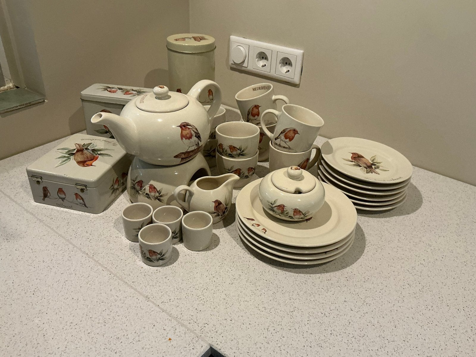 4 persoons ontbijtservies met vogelmotief (roodborstje), Huis en Inrichting, Keuken | Servies, Gebruikt, Compleet servies, Vintage