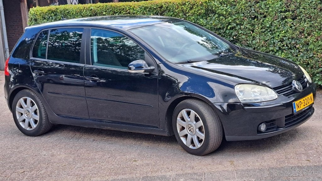 Volkswagen 2004 Zwart met FSI motor, Voorwielaandrijving, 1254 kg, Stof, 4 cilinders