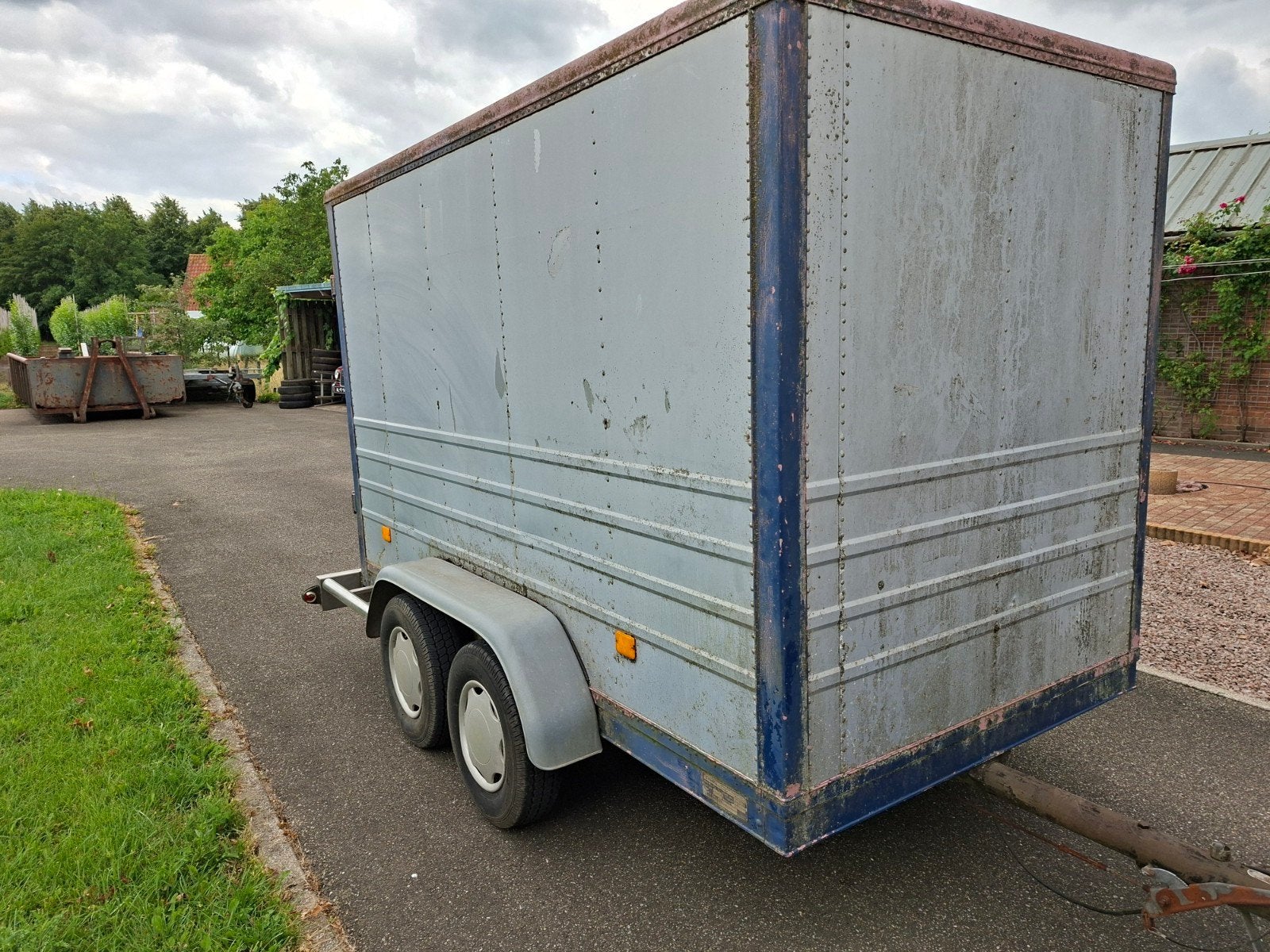 Henra gesloten aanhangwagen met kenteken., Ophalen