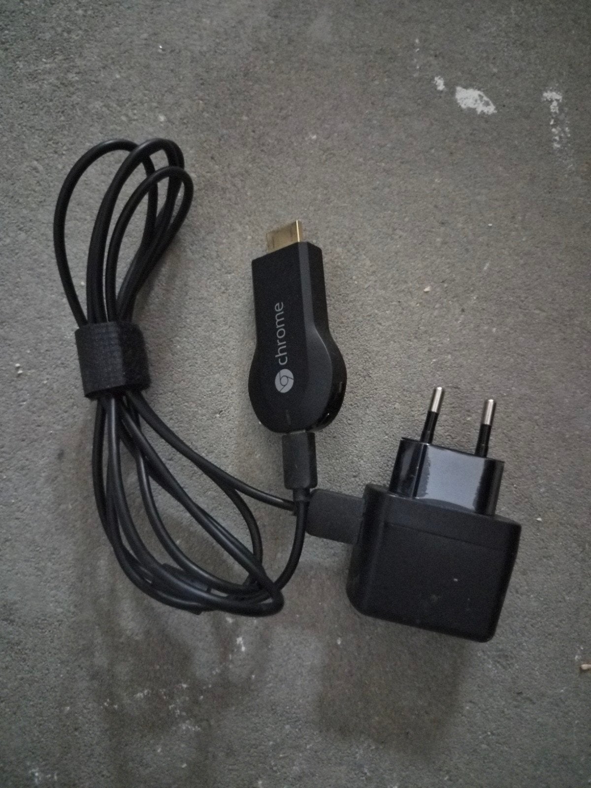 Google Chromecast - Stream eenvoudig naar je tv, Ophalen of Verzenden, Zo goed als nieuw, HDMI, Zonder harde schijf