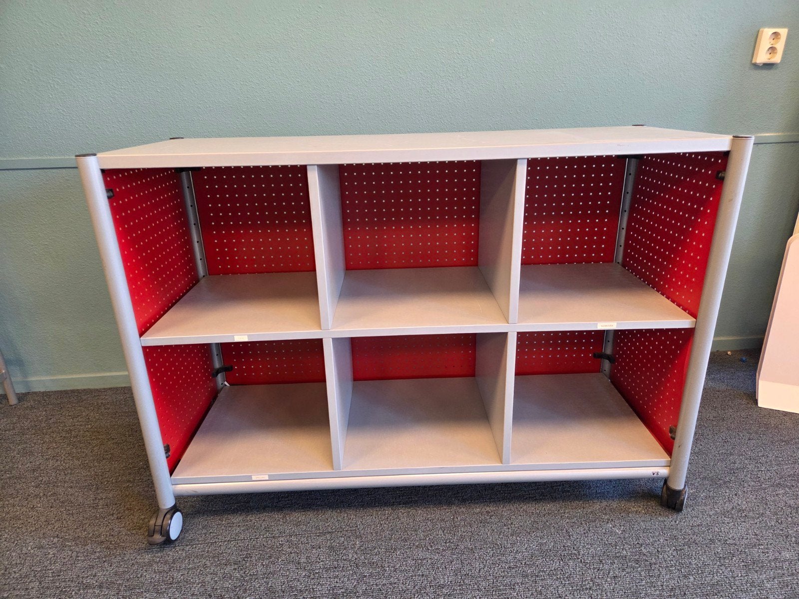 Boeken/methode kast op wielen, magnetische achtergrond, Huis en Inrichting, Kasten | Boekenkasten, Ophalen, Met plank(en), 100 tot 150 cm