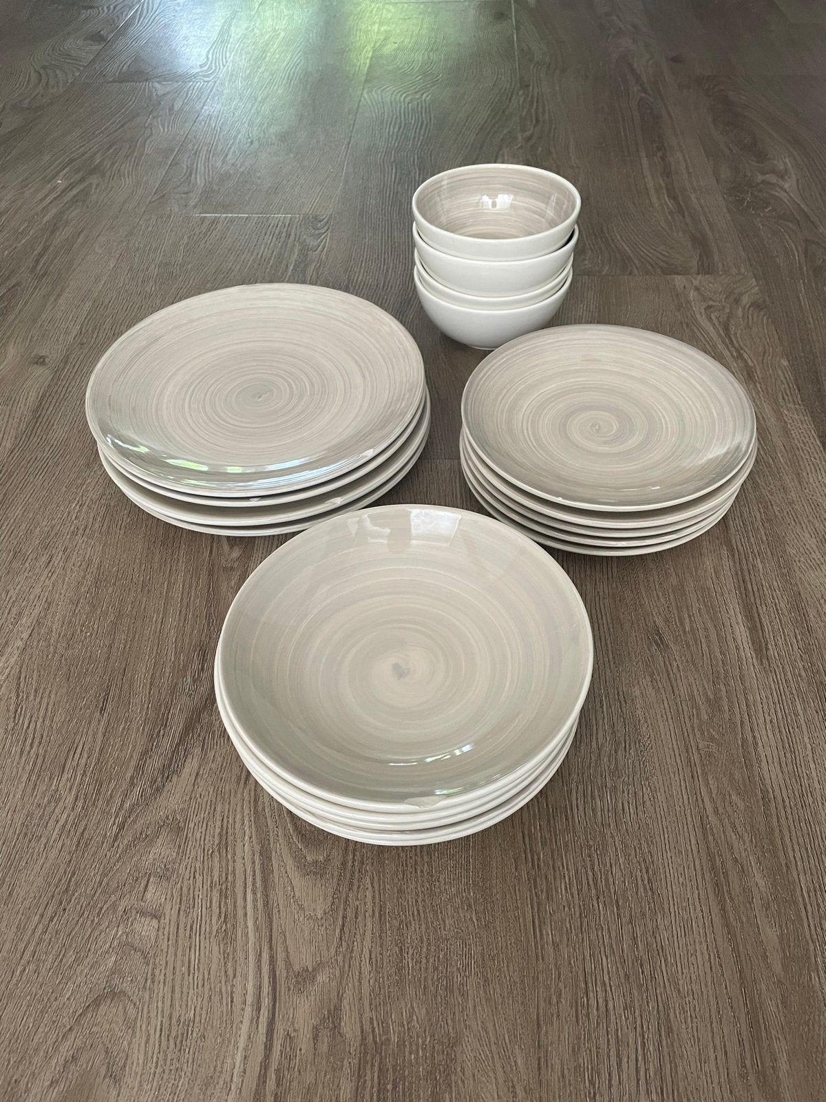 Mooi servies set van borden en kommen - gebruikt, Huis en Inrichting, Keuken | Servies, Ophalen, Overige materialen, Gebruikt