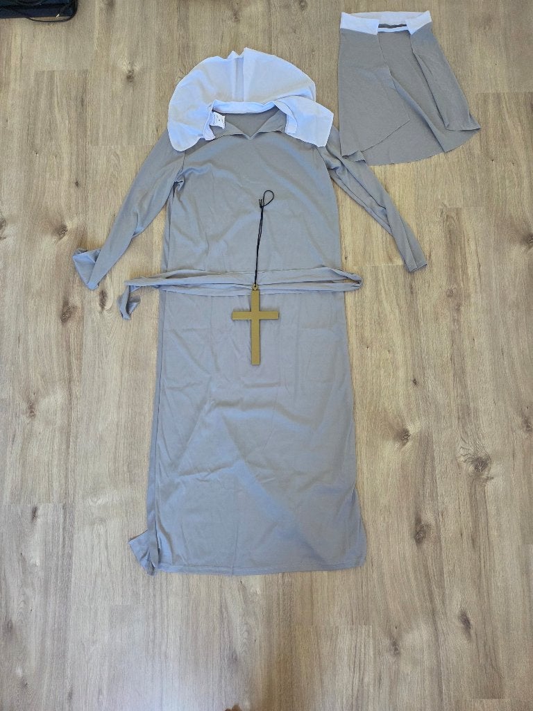 Verkleed kleding Non, Carnaval, Zo goed als nieuw, Kleding, Ophalen