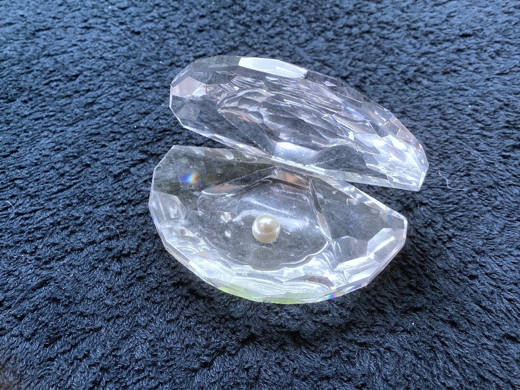 Kristal glas oester schelp met parel (set van 2), Ophalen of Verzenden, Zo goed als nieuw, Glas, Overige stijlen