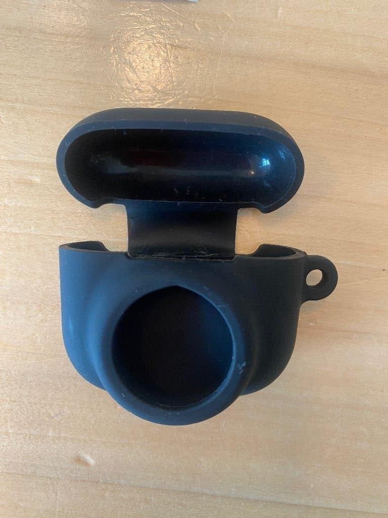AirPod 4 hoesje met AirTag plek zwart silicone, Zwart, Nieuw, Hoesje of Tasje, Ophalen of Verzenden