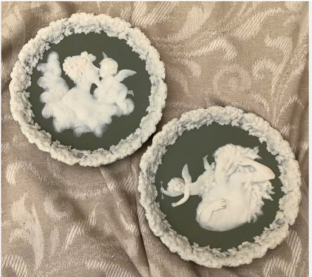 Vintage aardewerk borden relief engelen “wedgwood look”, Ophalen of Verzenden