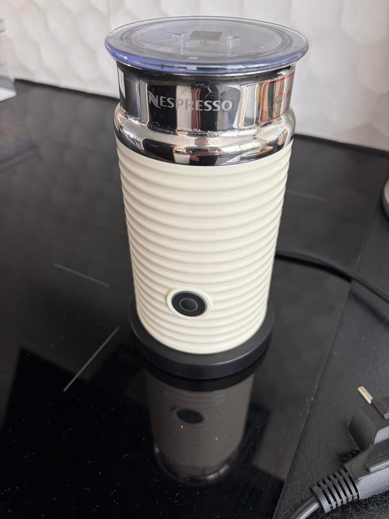 Nespresso Aeroccino 3, Ophalen of Verzenden, Gebruikt, Elektrische melkopschuimer