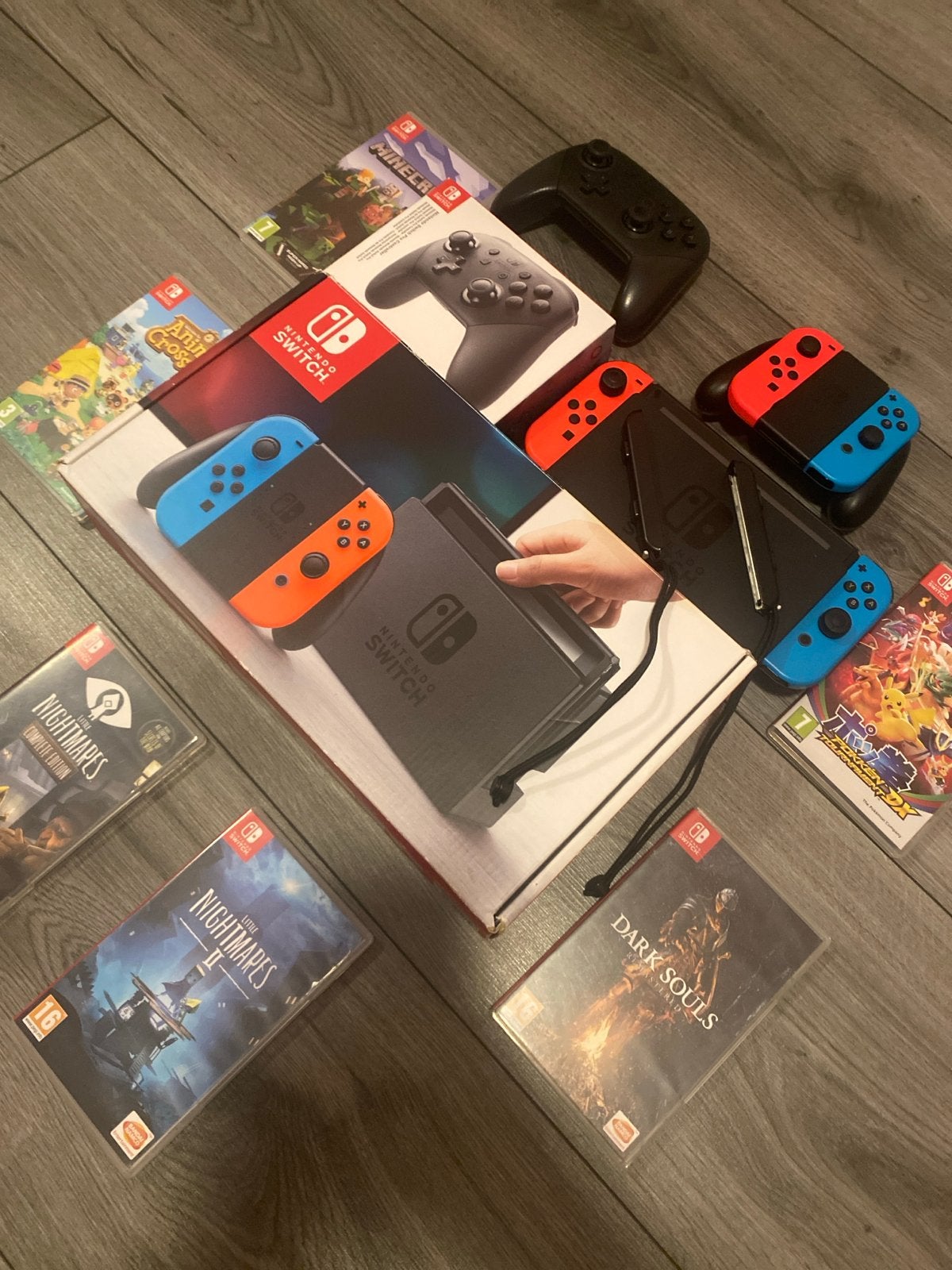 Nintendo Switch met Pro Controller, Joy-Cons en 6 games, Spelcomputers en Games, Ophalen, Met games, Met 2 controllers, Zo goed als nieuw