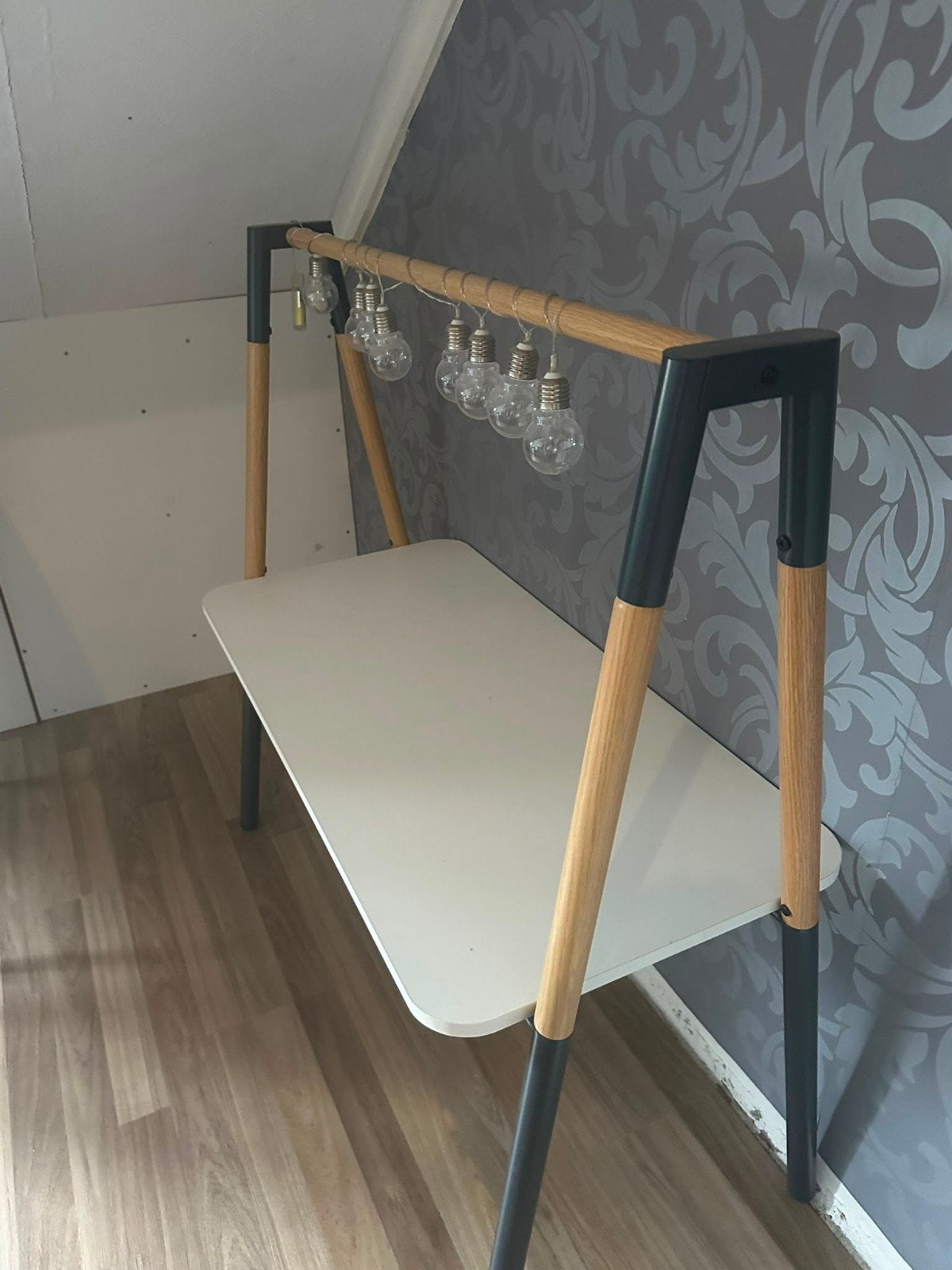Houten kindertafel / speeltafel met lampenslinger, Ophalen, Gebruikt, Tafel(s)