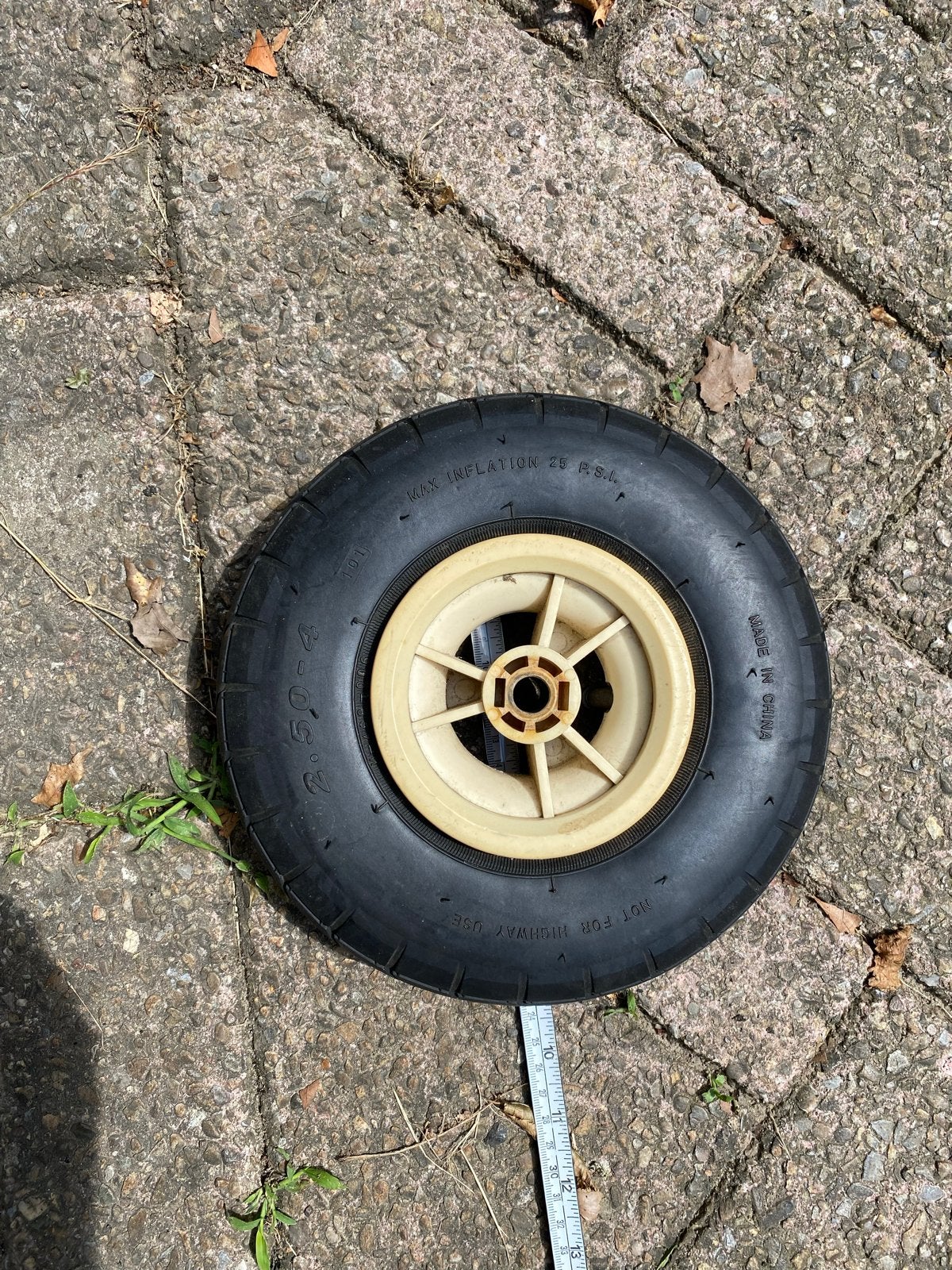Wiel 2.50-4 voor kruiwagen of kar, Ophalen of Verzenden, Gebruikt